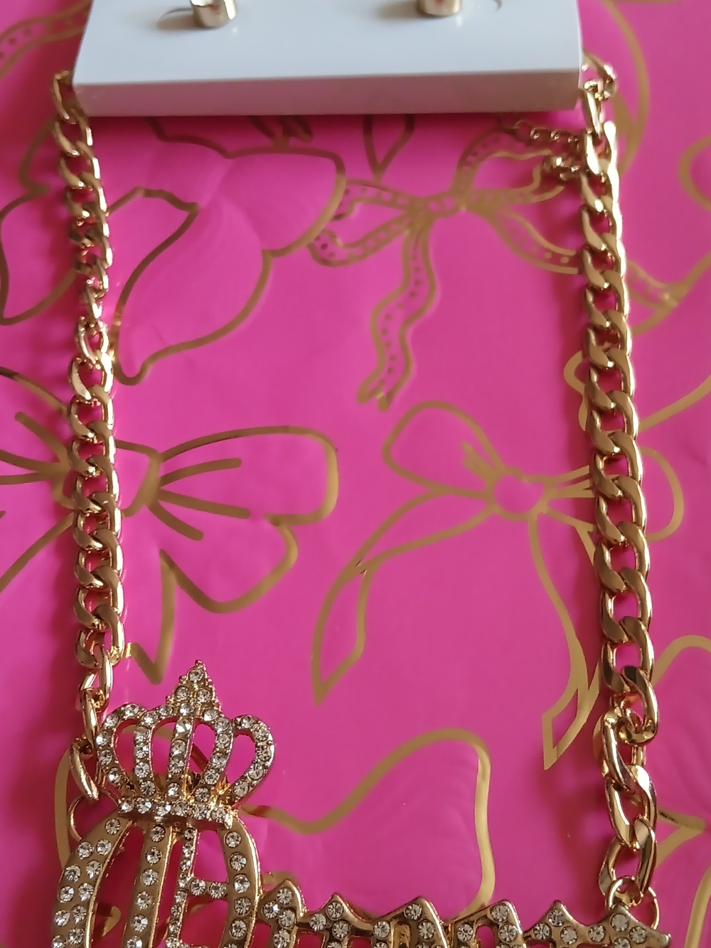 QUEEN RHINESTONE NECKLACE & STUDS SET